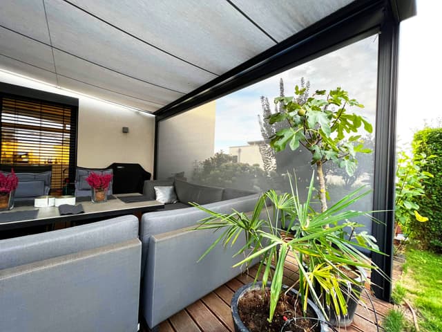 Gallery item 60