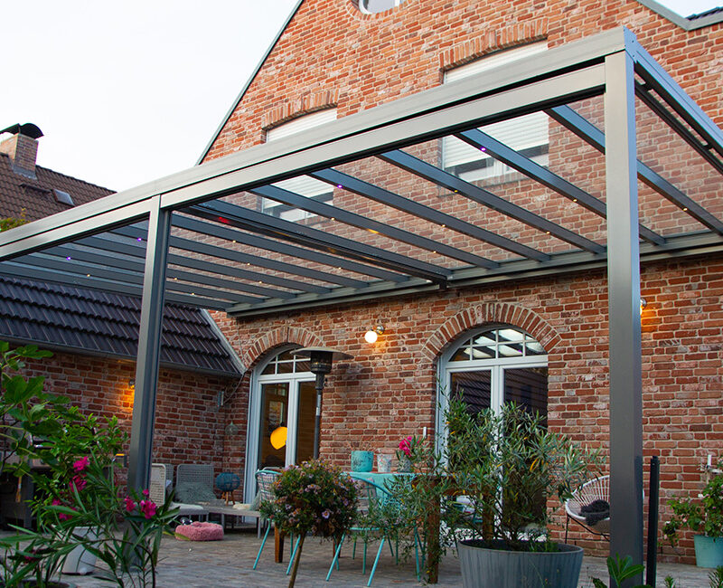 Terrassenüberdachung: Vorteile von pulverbeschichtetem Aluminium